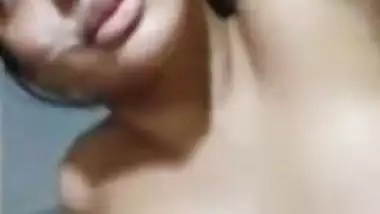 No husband home so XXX fucker in MMS video cums on face of the Desi