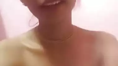 Skinny Desi teen takes off clothes while recording XXX selfie clip