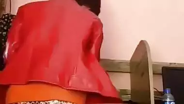 Hijabi girl’s Pakistani porn from her computer class