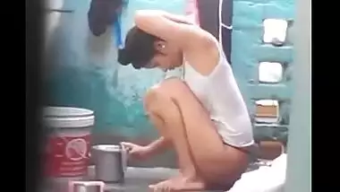 Non-professional cutie lets this guy bf watch as this babe takes a washroom outdoors