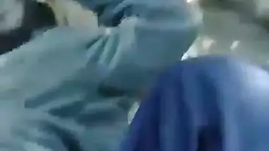 Guy bangs a hijabi girl outdoors in Pakistani porn