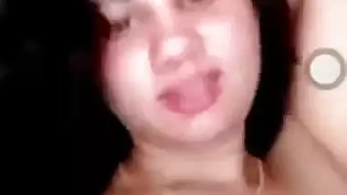 Pakistani wife makes XXX video for Desi lover who wants her naked tits