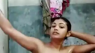 Sexy Desi Bhabhi Record Her Bathing Video For Lover