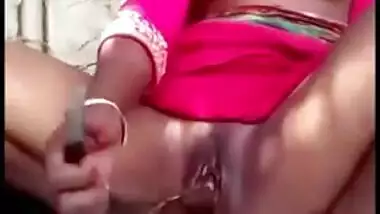 Lust of 19 years Rajasthani school girl she masturbating her pussy a agricultural tool