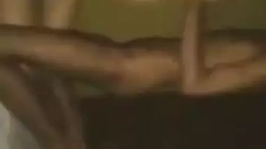 Boyfriend fucks Desi girl on the bed and this XXX video will be