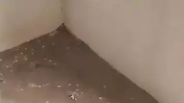 Lady enjoys a threesome sex with the two laborers