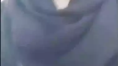 Topless hijab girl seduces boyfriend on live cam