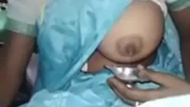 Bade Bade Doodh Wali Chudai Video Hindi Mai - Aunty Ka Doodh Piyunga xxx desi sex videos at Negozioporno.com