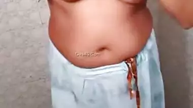 Exclusive XXX porn - Sexy Desi Wearing Cloths hubby Try to press Her Boobs