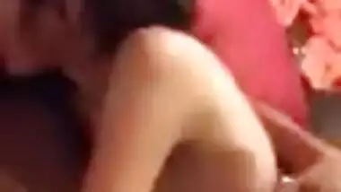Amateur Indian XXX couple makes out in bed in the beginning of sex