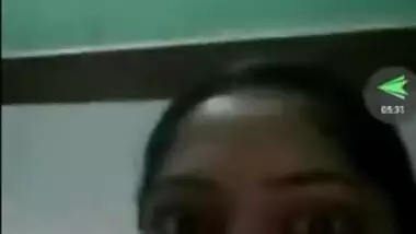 Nude boobs and XXX pussy of hot Desi model are shown for webcam