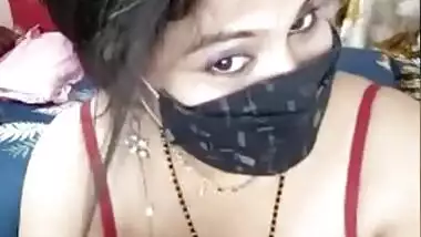 Sexy busty bhabhi teases with her XXX curves for Desi webcam show