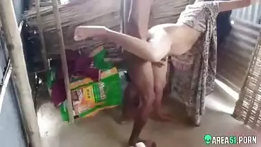 Village aunty gets sex with nephew while her hubby is out, Desi incest MMS