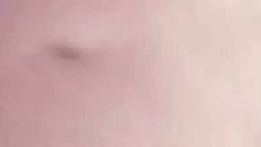 Married Indian girl with sexy face acts as XXX model while hubby isn't home