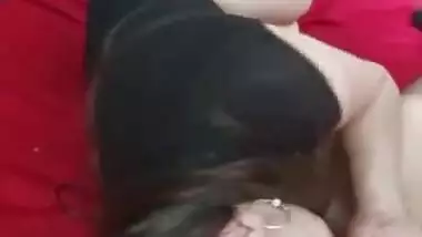 Esposa Puta Exhibiendo El Culo Y La Concha En El GyM El Jefe De Su Esposo La Graba Y La Invita A Follar A Su Casa Sin Condon Por Un Aumento De Sueldo 