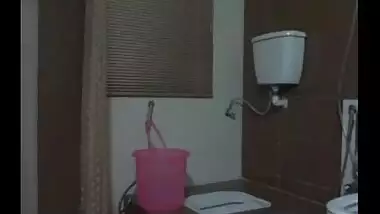 Mumbai NRI escort girl giving hot blowjob and sucking hard against money