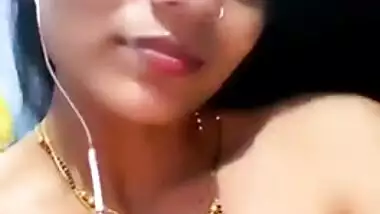 Curvy Desi Bhabhi takes various poses to make XXX fans see boobs well