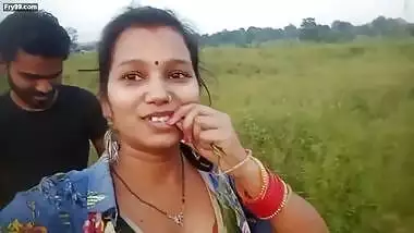 Hot couples Lipkiss Boob press my first blog Aj babu ki teen gye