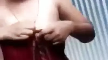 Slutty teen gal exposes perky Desi tits and cute twat in XXX clip