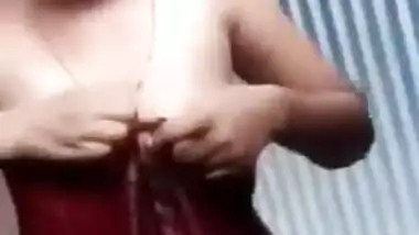 Slutty teen gal exposes perky Desi tits and cute twat in XXX clip