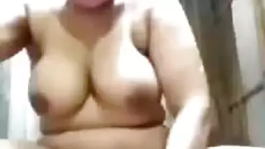 Bangladeshi beautiful Desi Bhabhi masturbating