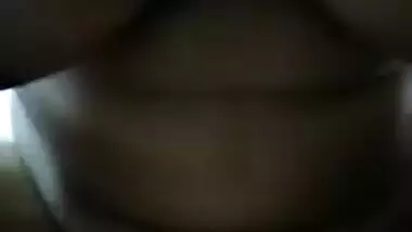 Man penetrates horny Desi MILF in bed secretly making a XXX video MMS