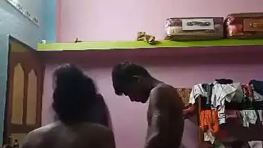 The guy fucks his desi stepsister in a Telugu sex video