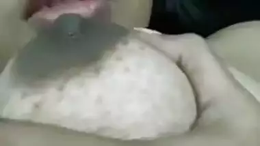 Desi lady licks nipples and not every girl can do such a porn thing