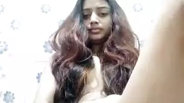 Desi Horny Girl Masterbating on Floor Inserting Plastic Bottle inside her Choot