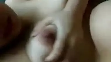 Chesty Desi teeny plays with her breasts in XXX video for lover