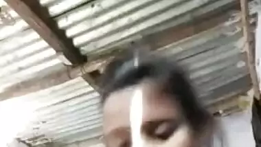 Guys pay money to make the Desi village teen's XXX video into MMS