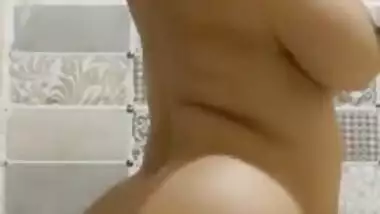 Paki super hot college babe sucking lover dick and nude captured part 2