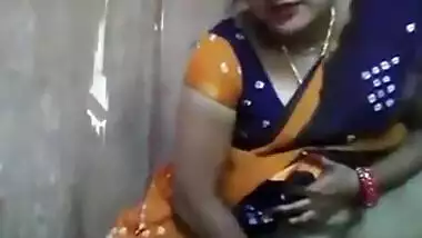 UK NRI university babe loves sucking on lover’s cock!