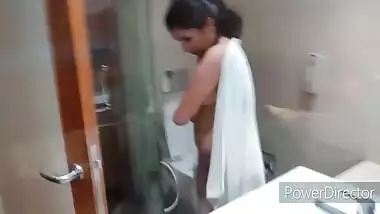 Young Boy - Punjabi Girl Punam Seduces A Made Him Bathed And Fucked Hard In Bathroom Also
