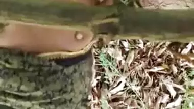 Big butt Desi Bhabhi outdoor sex with neighbor MMS