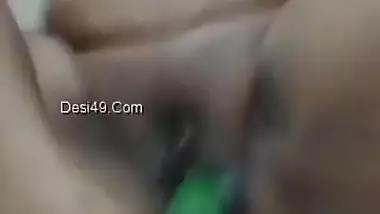 Pretty Desi aunty loves having solo XXX masturbation with small toy