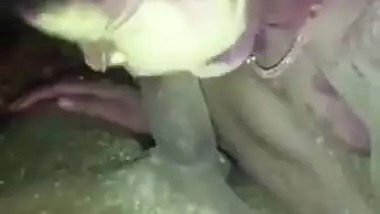 Dirty Desi XXX slut gives a nice blowjob to her best friend MMS