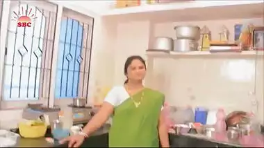 Mallu bbw aunty romances hubby’s friend in kitchen