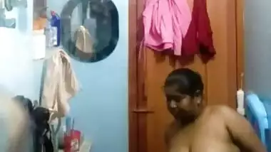 Indian whore closes the door and starts daily XXX striptease home