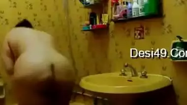 Landlady's ass is so huge that her Desi tenant films the porn video
