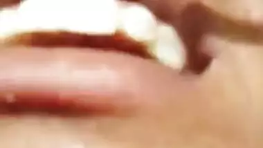 Hardcore XXX pussyfuck session for Desi chick posing for MMS video