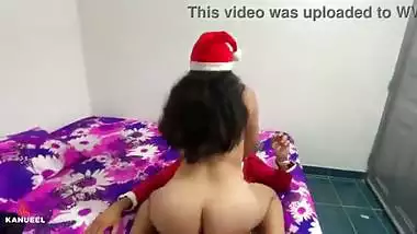 SANTA CLAUS ME SORPRENDE EN LA NOCHE DE NAVIDAD CON SU VERGA DIRECTO AL COÑO HASTA CUBRIR MI ROSTRO DE SEMEN CREMOSO