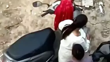 Man pays a whore and fucks outdoors in Indian xxx MMS