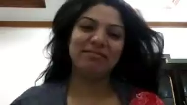 Paki bahbi showing her big boobs