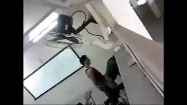 Desi XXX college girl have a hardcore sex with classmate MMS