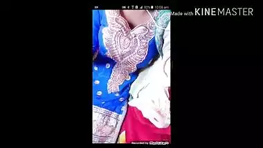 Bengali Bhabi lifting Salwaar and showing panty and navel !!! Don’t miss it!