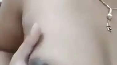 Desi nude Chennai lady presses her naked boobs