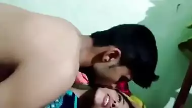 Dude sticks cock into XXX snatch of his Desi girlfriend for the cam