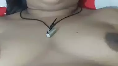 Neighbor mature aunty pussy fingering by college guy