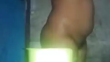 Attractive Desi gal finds time to touch XXX twat during relax in shower